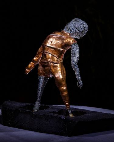 Original Figurative People Sculpture by Alexandre Mavrellis Oktan