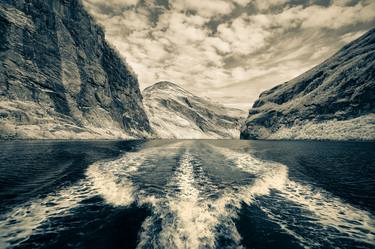 Waking through the Fjords (Voyages Par le Verre Noir) thumb