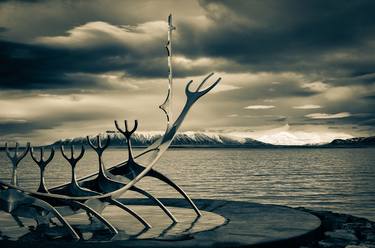 The Sun Voyager (Voyages Par le Verre Noir) thumb