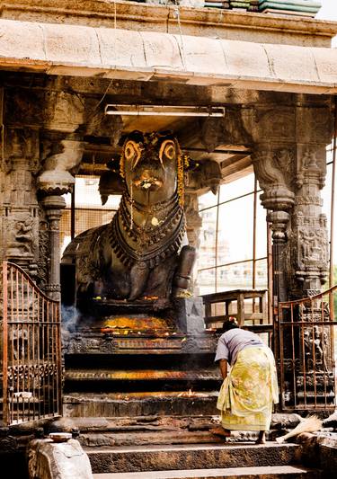 Worship at Arunachaleswar Temple (119x84cm) thumb