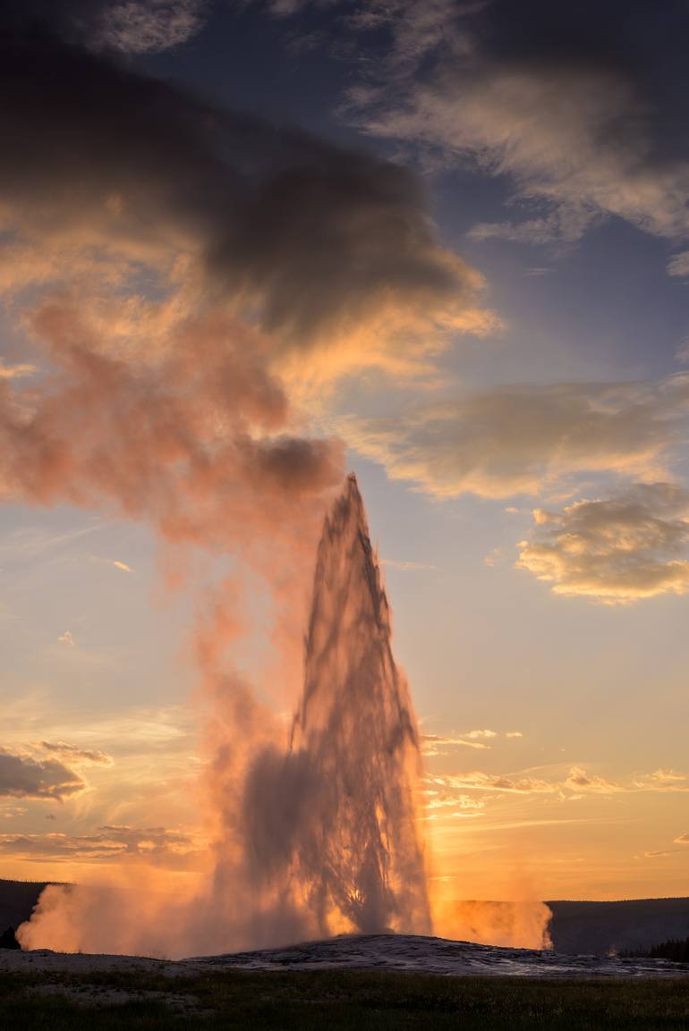 Old Faithful Yellowstone - 