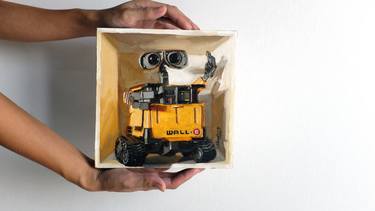 Wall . E in a box thumb