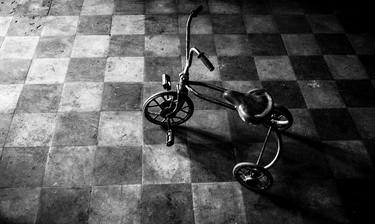 The tricycle moves by itself - Limited Edition 1 of 5 thumb