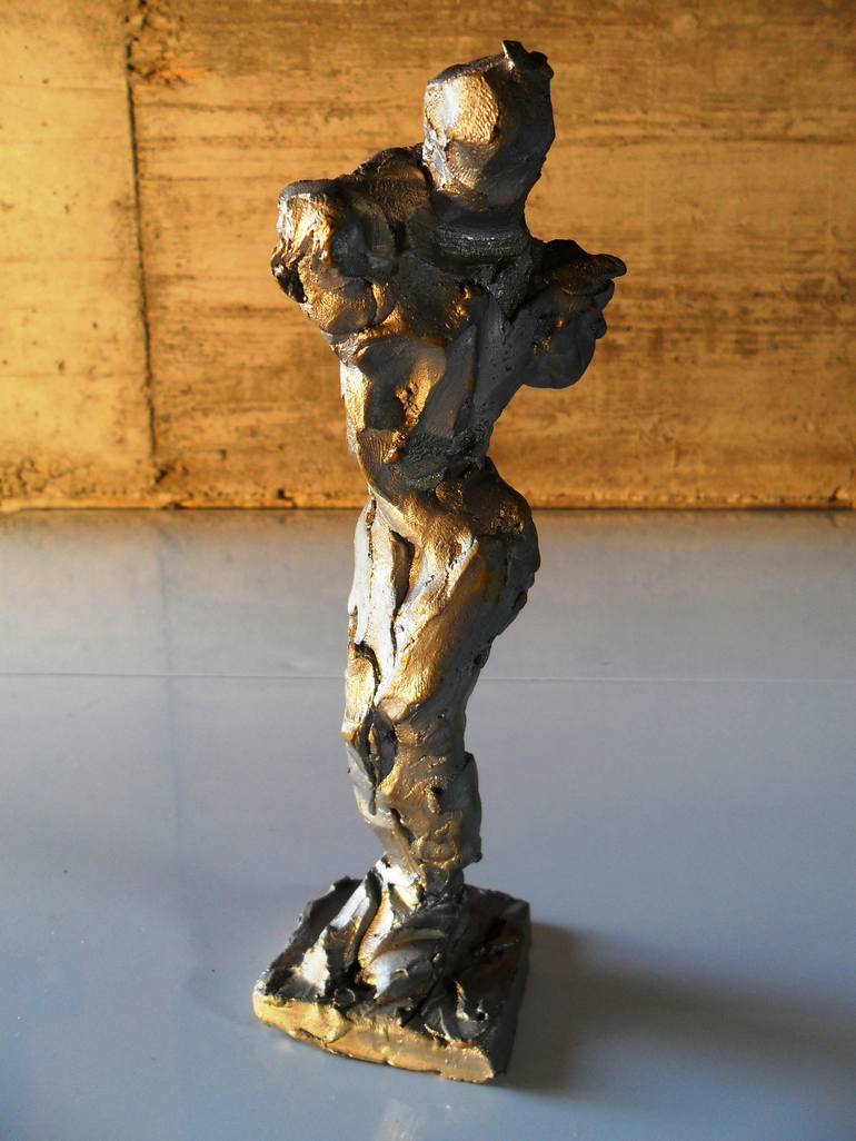Original Figurative People Sculpture by Gabriella Casiraghi