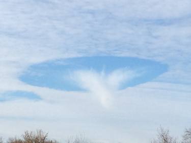 Interesting cloud formation over the mississippi river thumb