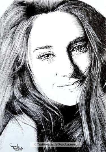 Shailene Woodley in Pen thumb