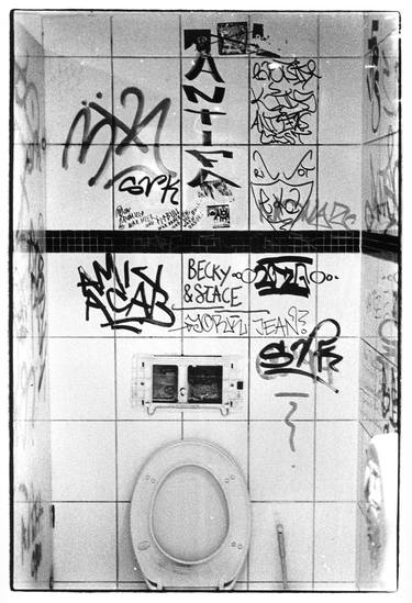 Original Graffiti Photography by Roland Bogati