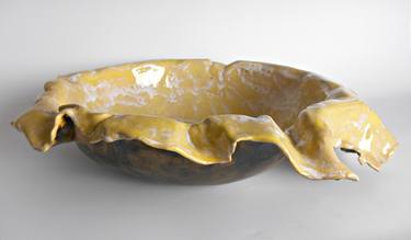 Large Yellow and Gold Ruffle-Style Sculpture Bowl thumb