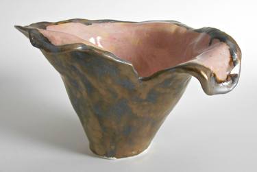 Small Gold and Pink Sculpture Vase thumb