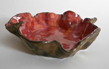 Small Red and Gold Sculpture Bowl thumb