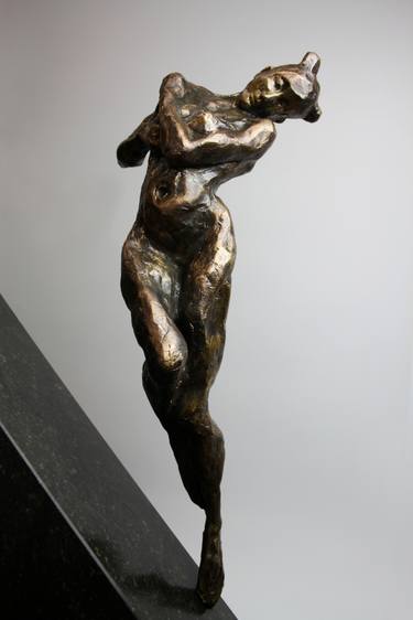 Alexandra Konstantinovna, Dilemma, bronze,2015, 40 x 16 x 8cm thumb