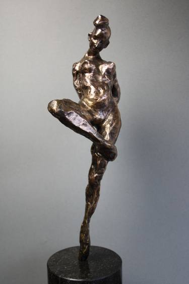 Alexandra Konstantinovna, Insight ,2015, bronze, 40 19 17 cm thumb