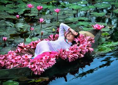 The charming Water Lily - Limited Edition 1 of 3 thumb