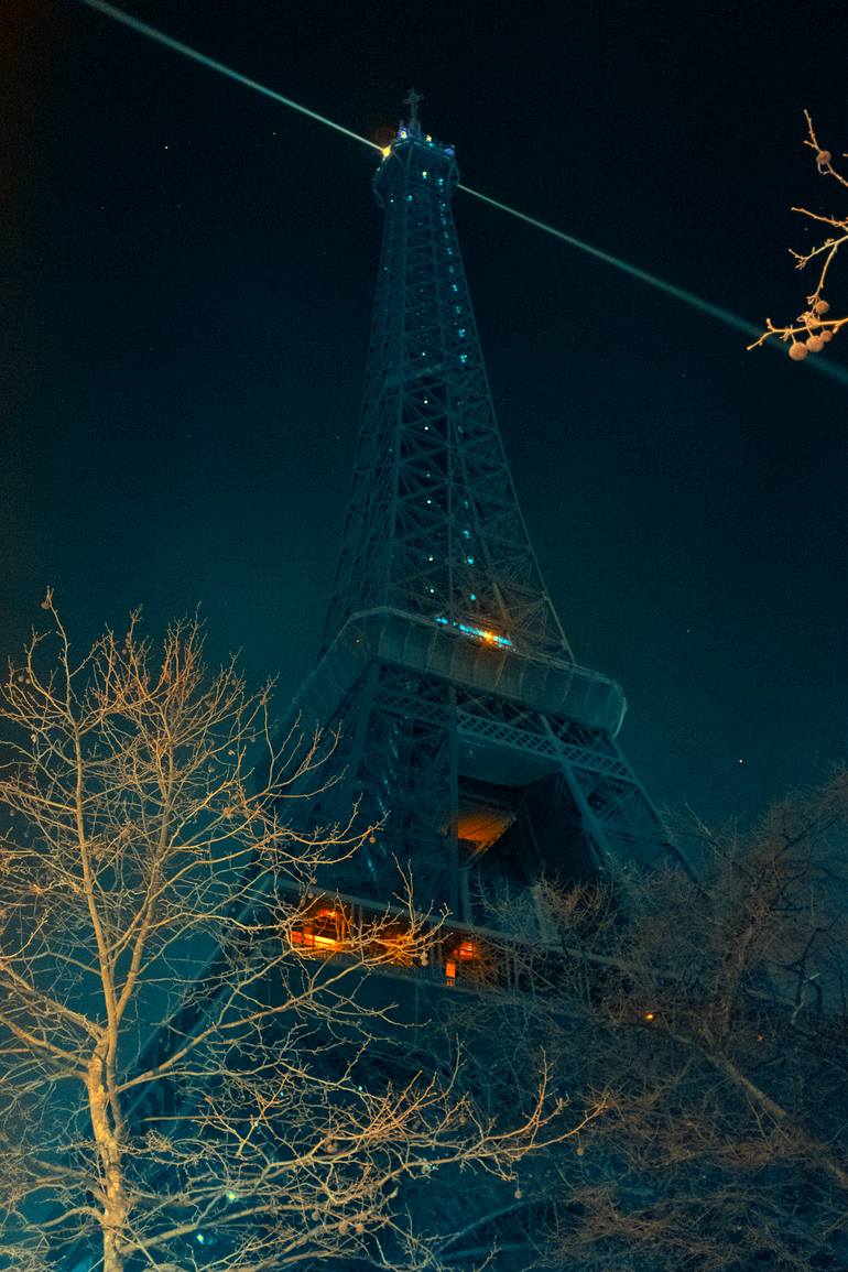 Original Architecture Photography by Andre Wagner | Contemporary Art on Aluminum | Amour en Paris: The Romance of the Eiffel Tower -- 167 x 111 cm
