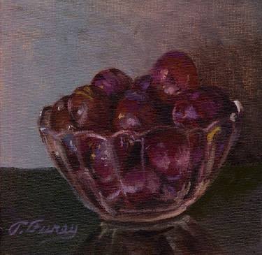 RED GRAPES IN GLASS CUP thumb
