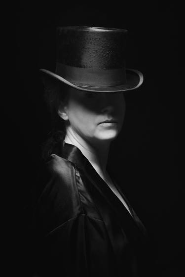 Woman with top hat - Limited Edition of 3 thumb