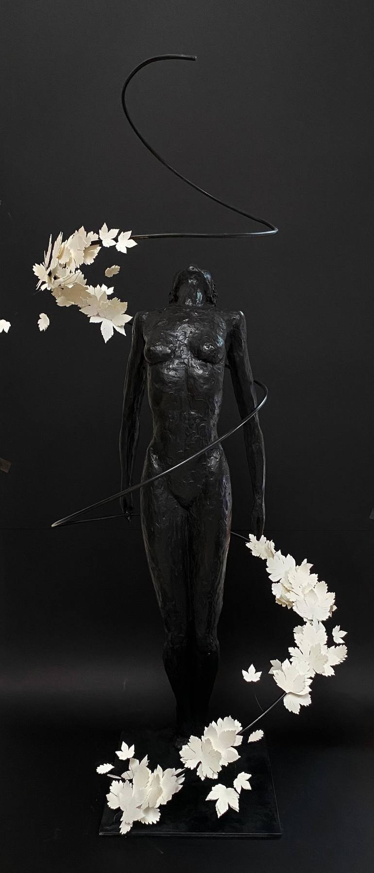 Original Black & White Women Sculpture by Laurence Perratzi