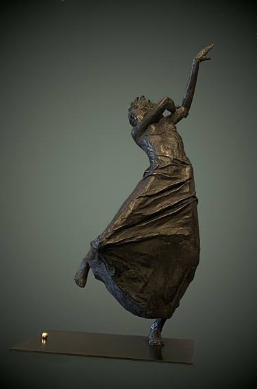 Original Contemporary Women Sculpture by Laurence Perratzi