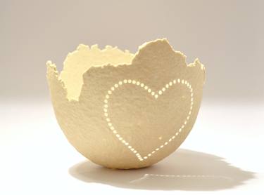 ONE OF A KIND DECORATIVE HEART PAPER BOWL thumb