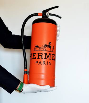 Hermes Extinguisher thumb