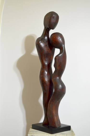 Wooden couple statue sculpture thumb