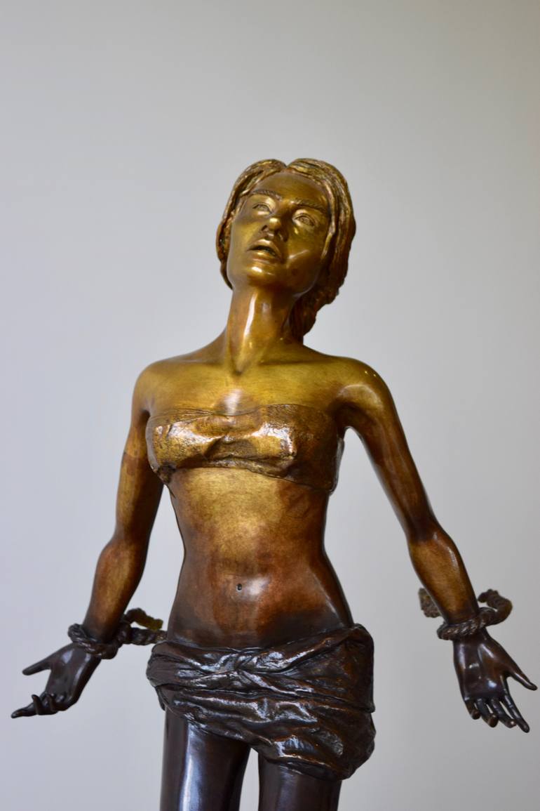 Original Figurative Women Sculpture by Alonso Alvarez