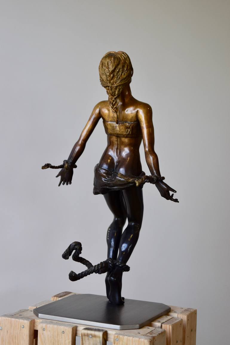 Original Figurative Women Sculpture by Alonso Alvarez