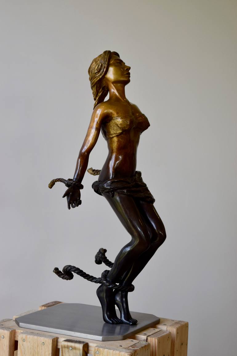 Original Figurative Women Sculpture by Alonso Alvarez