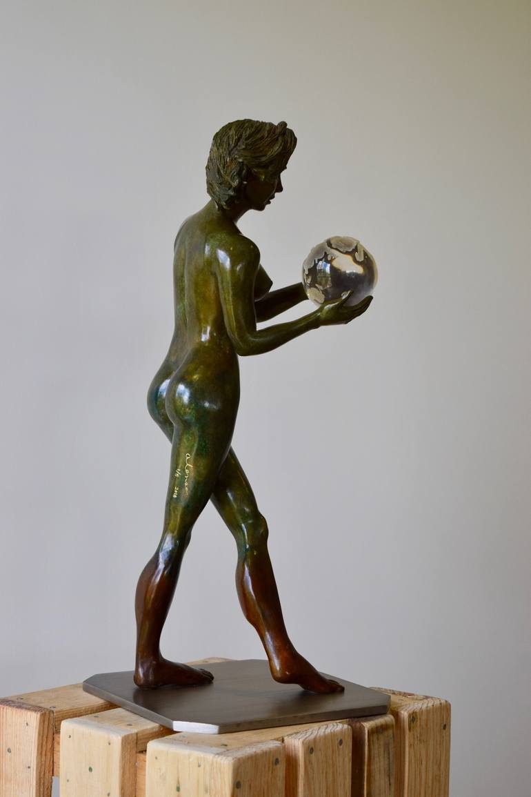 Original Figurative Women Sculpture by Alonso Alvarez