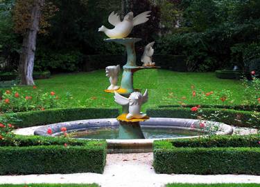 Birds fountain - La fontaine des oiseaux thumb