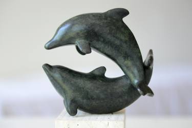 Dolphin Circle of Love thumb