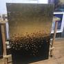 The colour of this piece changes from certain angles due to the light reflecting!