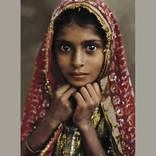 Signed Village girl, Jaipur, Rajasthan Poster by Steve McCurry - Limited  Edition 20 of 50 Photography by Lucie Editions