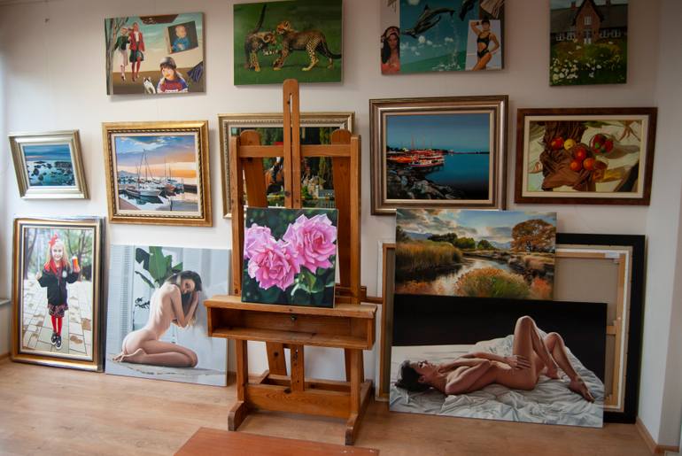 Original Classicism Floral Painting by Valeri Tsvetkov