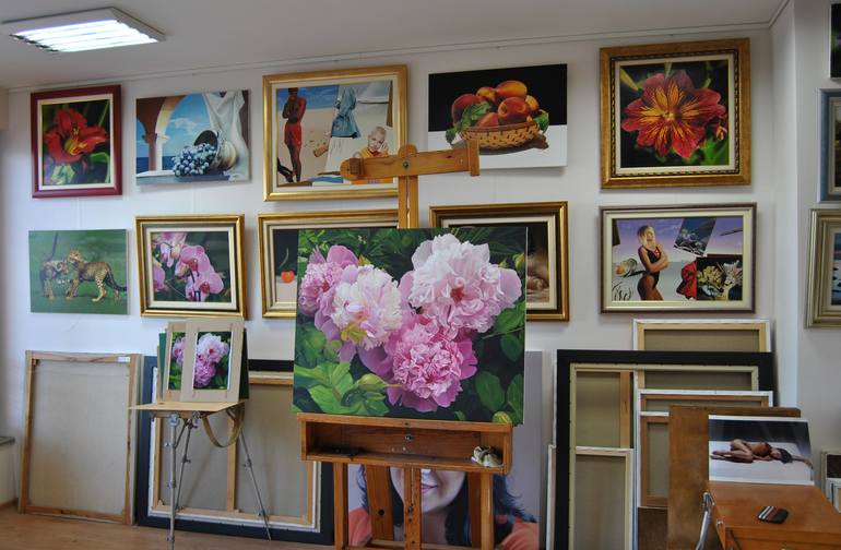 Original Fine Art Floral Painting by Valeri Tsvetkov