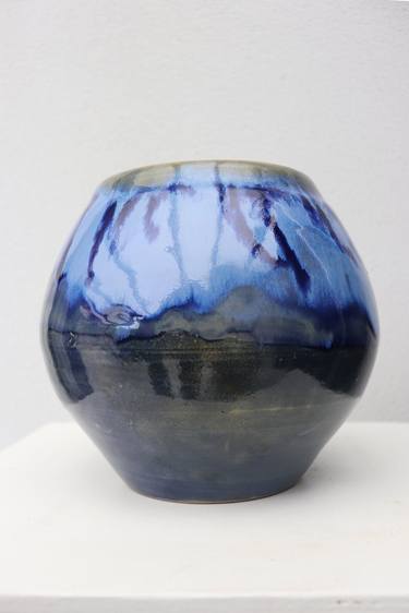 Blue Moonjar vessel thumb