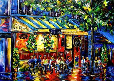 Café le Parvis in the evening thumb