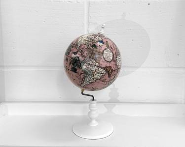 Special Edition World Map Globe pink - Limited Edition of 250 thumb