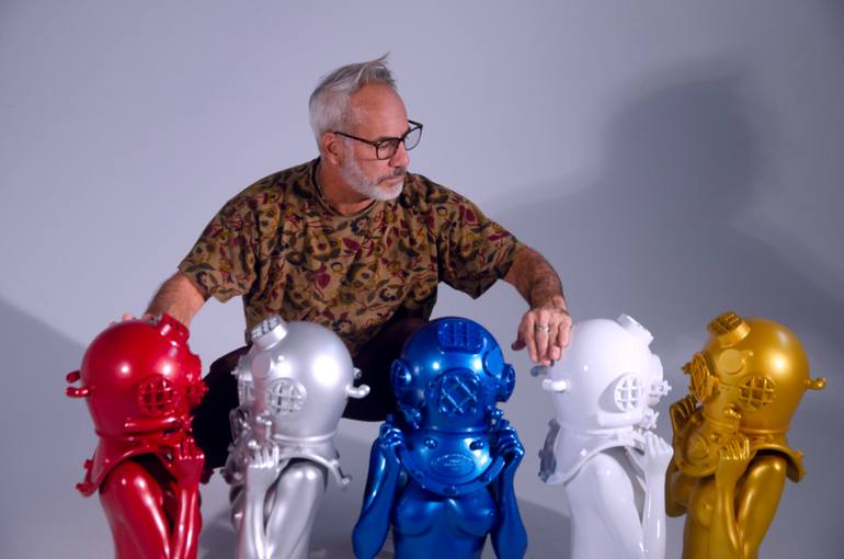 Original Pop Art Women Sculpture by Victor Spinelli