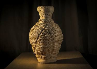 Qianlong Dynasty  Vase, 18th century - wrapped thumb
