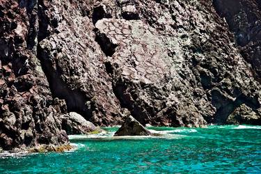 Cinque Terre. Rocks with green sea 2. thumb