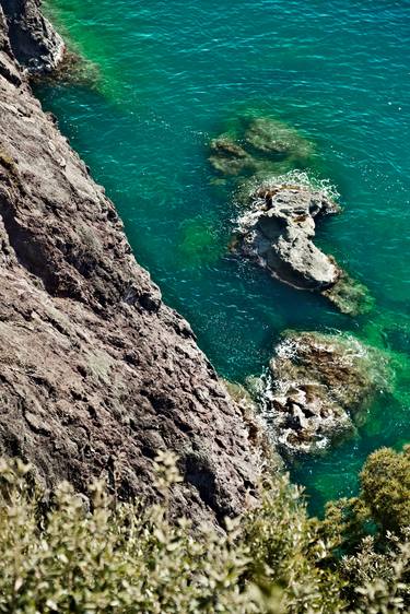 Cinque Terre. Rocks with green sea 7. thumb