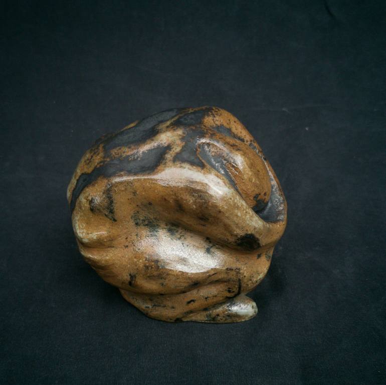 Ceramic artwork: Hiding figure Nr3 - Print