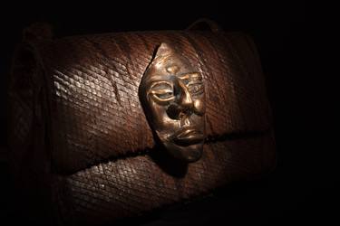 Bronze sculpure installation 100% genuine leather clutch thumb