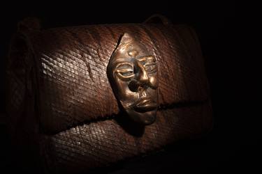 Bronze sculpure installation 100% genuine leather clutch thumb