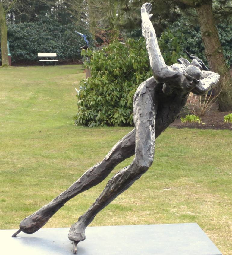 Original Figurative Sports Sculpture by Inge Groenen