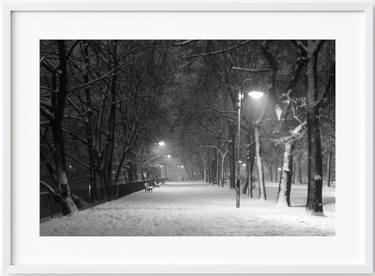 A winter evening, Dunikowski Boulevard, Wrocław, 2005 thumb