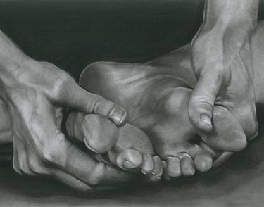 Hands holding feet thumb