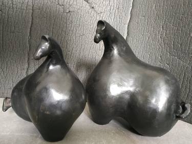 Duo Black curve horses thumb