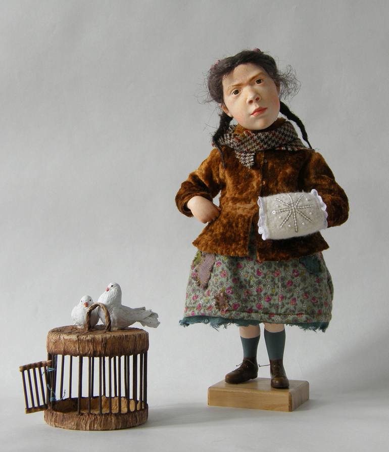 Original Figurative People Sculpture by Olena Tselujko